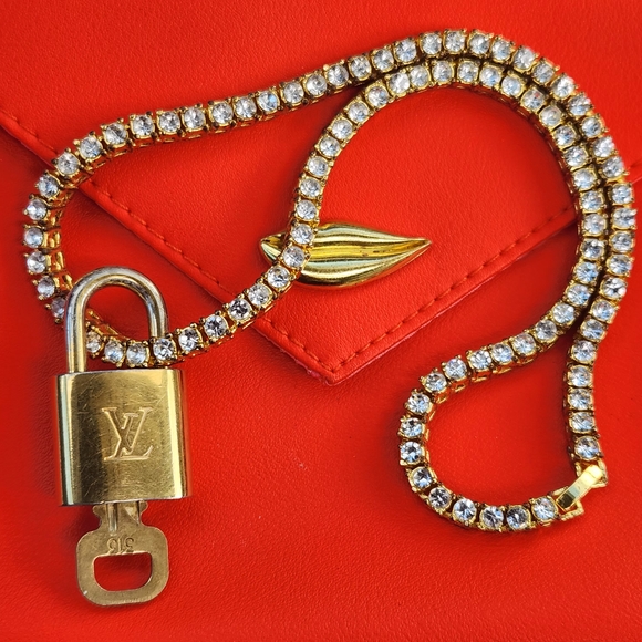 Louis Vuitton Lock & Key, Unbranded Chain & IPSY Envelope Pouch Bundle - Picture 6 of 14